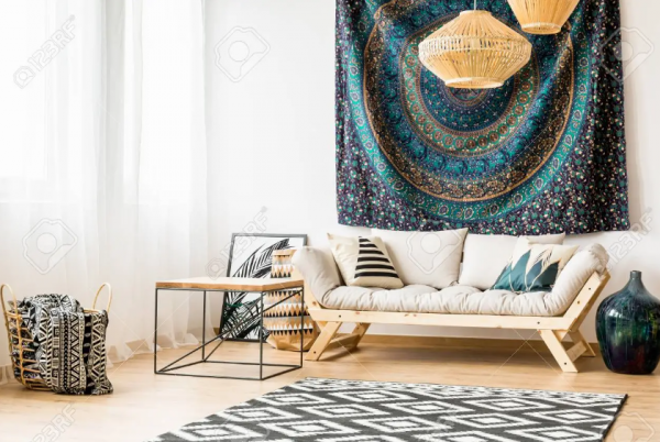 Dinding kain dengan motif etnik